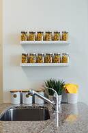 QuickStay - Luxury on Bay St. (Yonge & College)