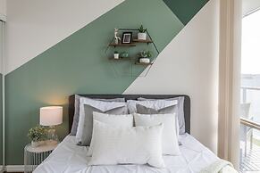 QuickStay - Luxury on Bay St. (Yonge & College)