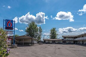 Motel 6 Fort Nelson, BC
