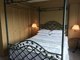 Colonel Williams Inn