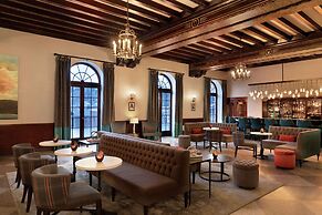 Hotel Saranac Curio Collection By Hilton