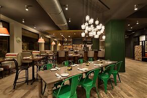 Hotel Saranac Curio Collection By Hilton