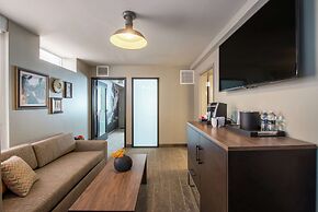 Hotel Saranac Curio Collection By Hilton