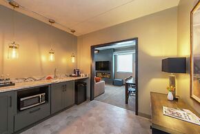 Hotel Saranac Curio Collection By Hilton