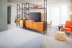 The Laylow Waikiki, Autograph Collection