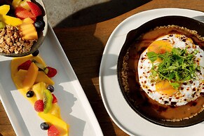 The Laylow Waikiki, Autograph Collection