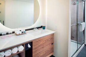 The Laylow Waikiki, Autograph Collection