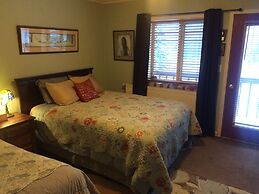 Alaska Grizzly Lodge