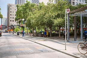 QuickStay - Luxury Executive in Yorkville (Yonge & Bloor)