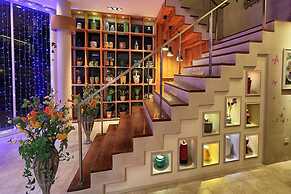 Caza V1 Serviced Apartment