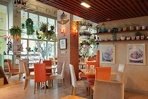 Caza V1 Serviced Apartment