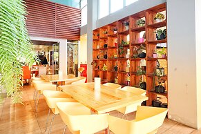 Caza V1 Serviced Apartment