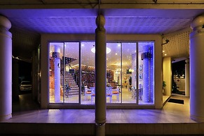 Caza V1 Serviced Apartment