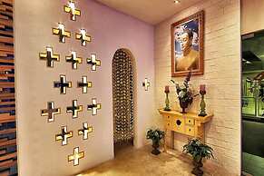 Caza V1 Serviced Apartment