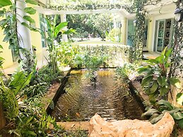 Caza V1 Serviced Apartment