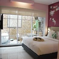 Verse Lite Hotel Gajah Mada