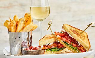 Courtyard by Marriott Detroit Farmington