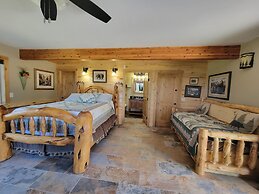 IVACAZ Suites on the Golf Course