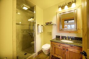 IVACAZ Suites on the Golf Course