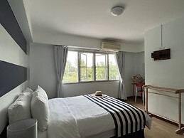 Nautical Home & Seashell House B&B