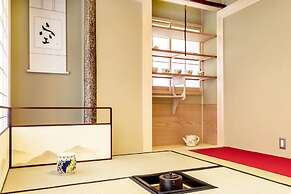 NARA Visitor Center & Inn