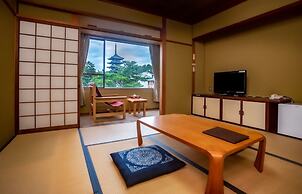 NARA Visitor Center & Inn