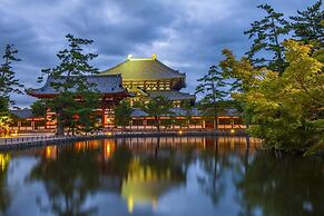 NARA Visitor Center & Inn
