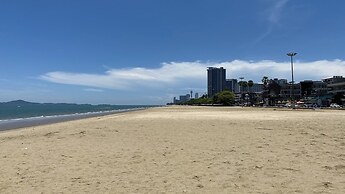 Beach 7 Condo by GrandisVillas