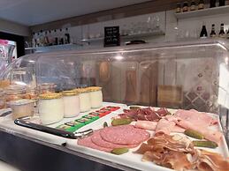 Unique Hotel & Residence