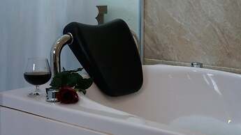 Family Airport Hotel