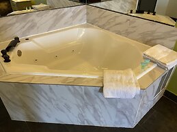 SkyLight Inn Cleveland - Willoughby