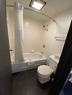 SkyLight Inn Cleveland - Willoughby