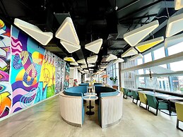 YELLO Hotel Harmoni Jakarta