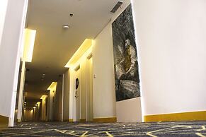 YELLO Hotel Harmoni Jakarta