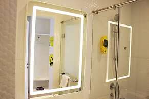 YELLO Hotel Harmoni Jakarta