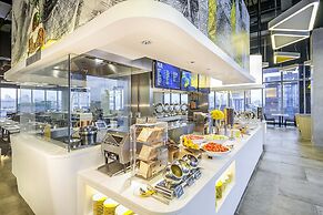 YELLO Hotel Harmoni Jakarta