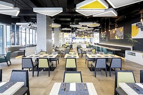 YELLO Hotel Harmoni Jakarta