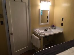 Lakeshore on Salt Spring