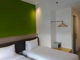 Amaris Hotel Margorejo - Surabaya