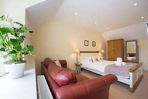 The Lodge at Broadway