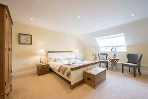 The Lodge at Broadway