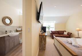 The Lodge at Broadway