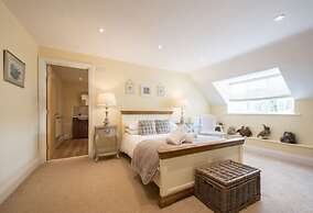 The Lodge at Broadway