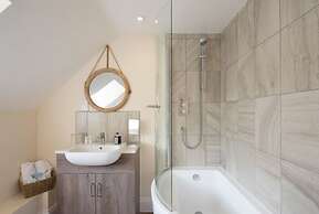 The Lodge at Broadway