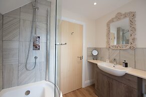 The Lodge at Broadway