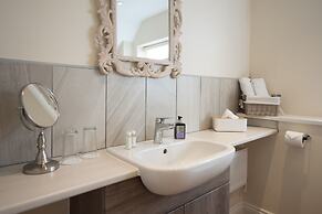 The Lodge at Broadway