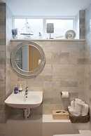 The Lodge at Broadway