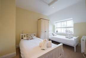 The Lodge at Broadway