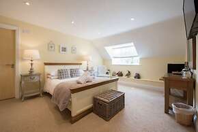 The Lodge at Broadway