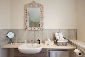 The Lodge at Broadway